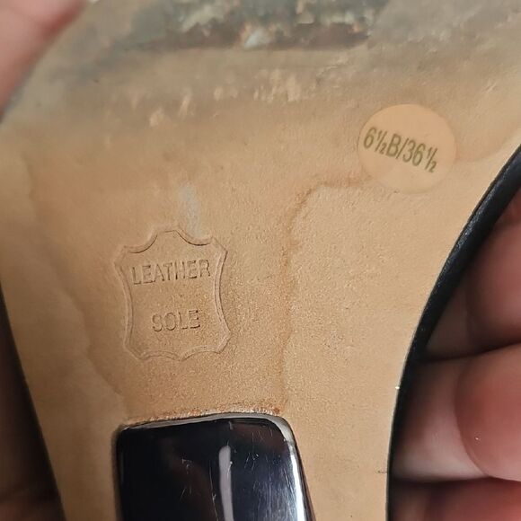 BCBGMAXAZRIA Women's Black Heels - Picture 8 of 16